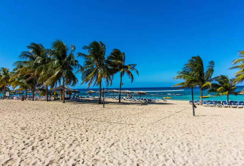 Jewel Runaway Bay Beach Resort & Waterpark