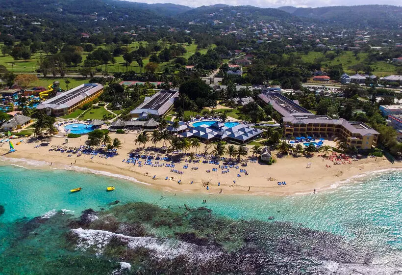 Jewel Runaway Bay Beach Resort & Waterpark