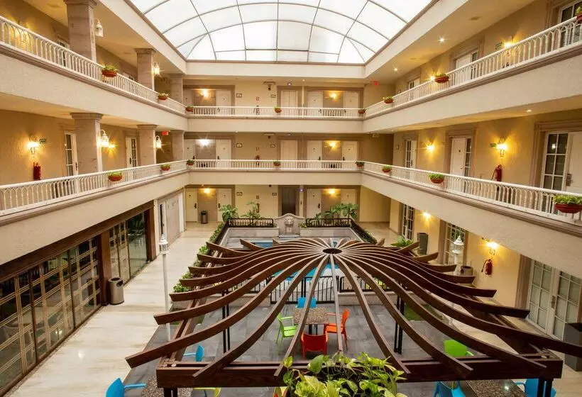 בית מלון כפרי Best Western Plus Monterrey Colon