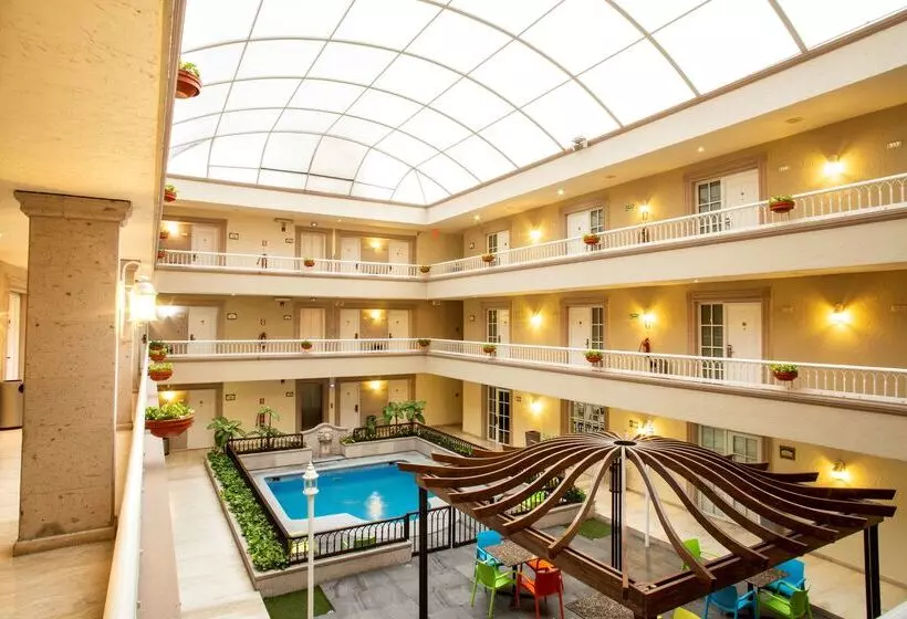 בית מלון כפרי Best Western Plus Monterrey Colon