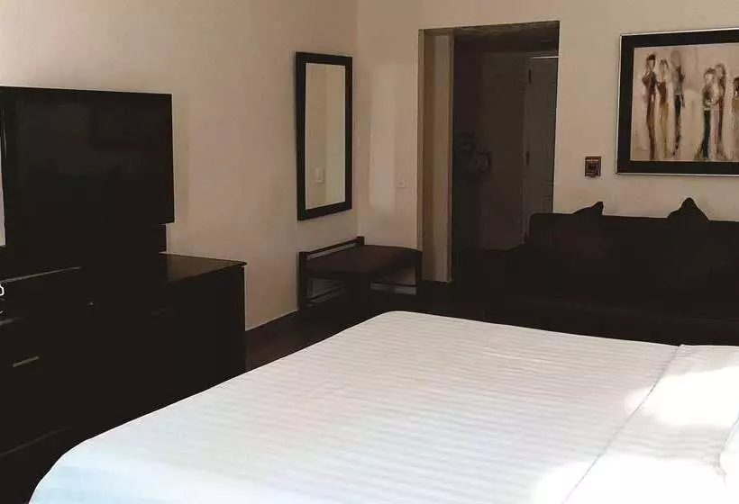 בית מלון כפרי Best Western Plus Monterrey Colon