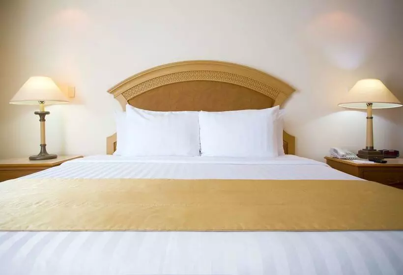 בית מלון כפרי Best Western Plus Monterrey Colon