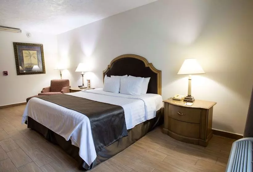 בית מלון כפרי Best Western Plus Monterrey Colon