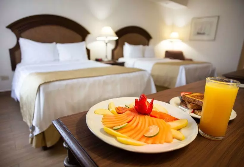 בית מלון כפרי Best Western Plus Monterrey Colon