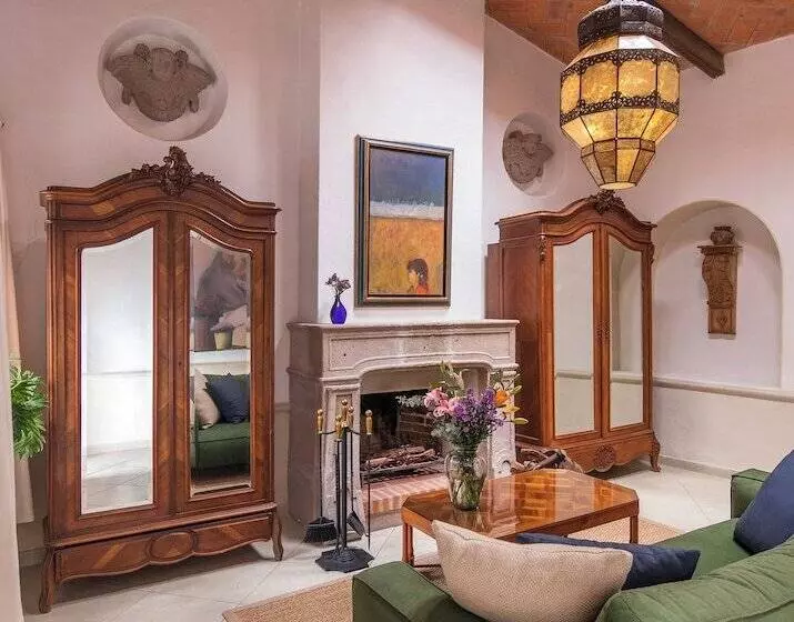 هتل Villa Santa Monica