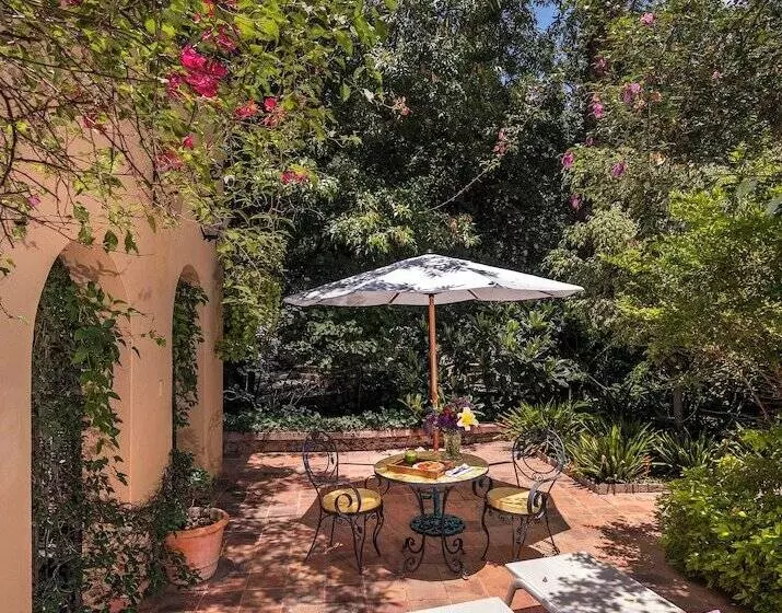 هتل Villa Santa Monica