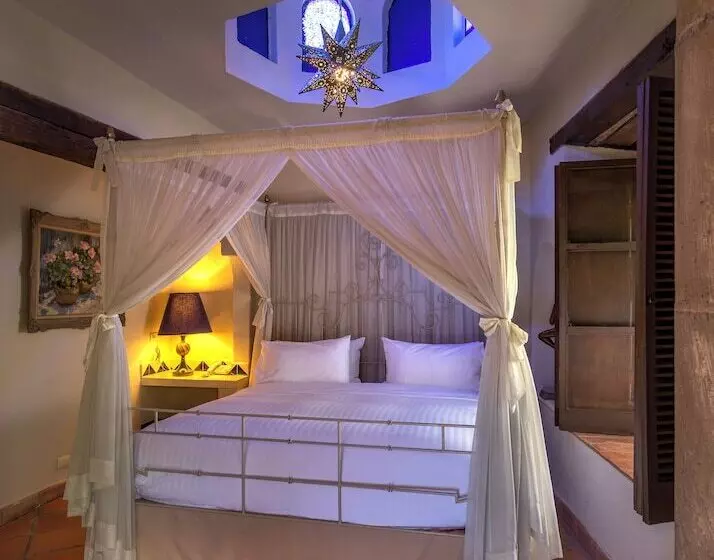 هتل Villa Santa Monica