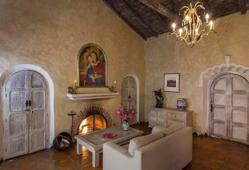 هتل Villa Santa Monica