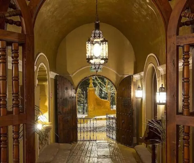 هتل Villa Santa Monica