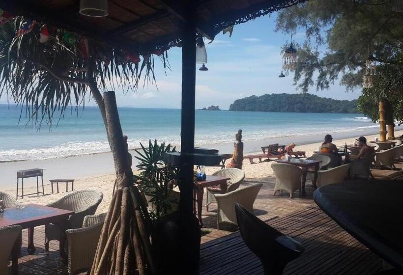 هتل Bamboo Bungalows