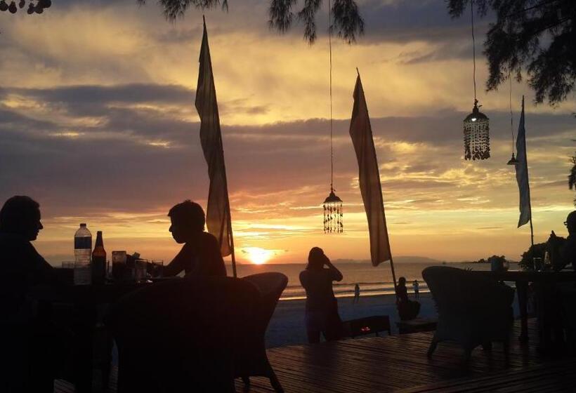 هتل Bamboo Bungalows