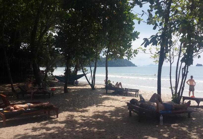 هتل Bamboo Bungalows