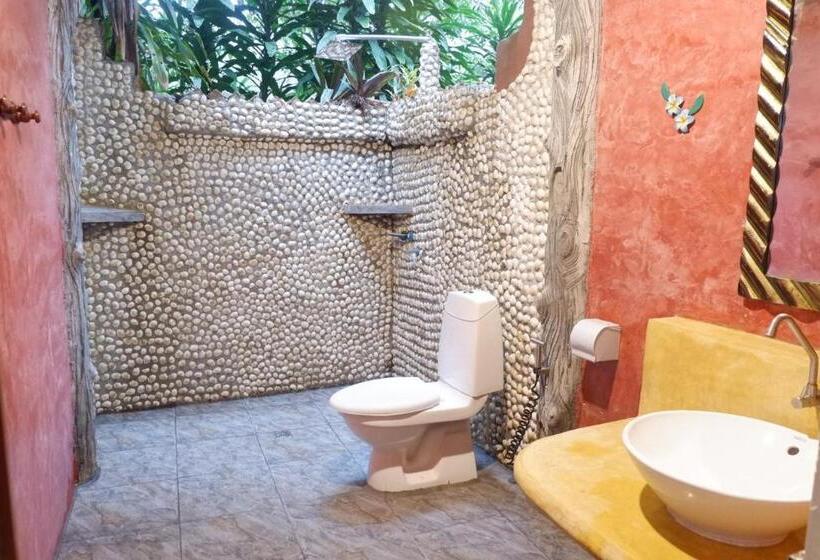 هتل Bamboo Bungalows