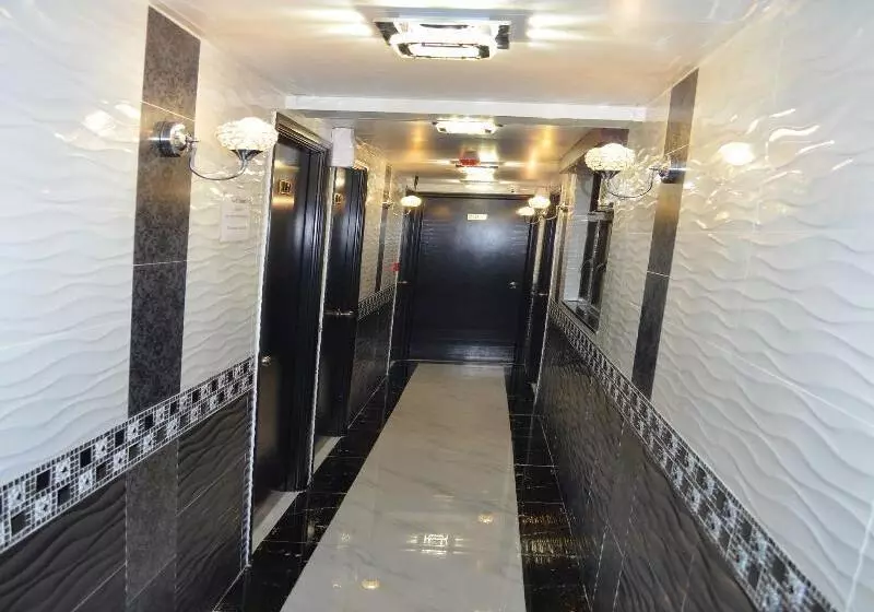 هتل Skystar Hostel