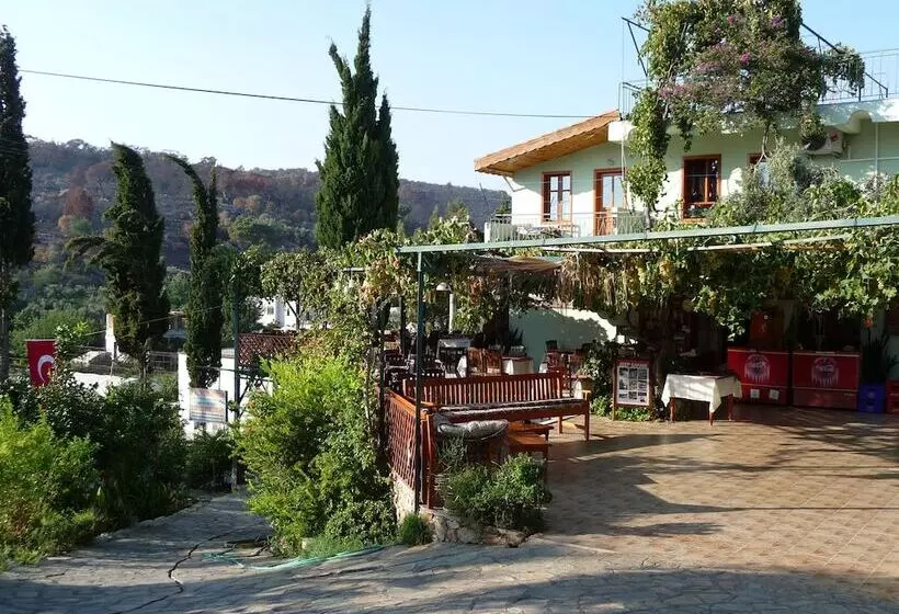 ホテル St. Nicholas Pension