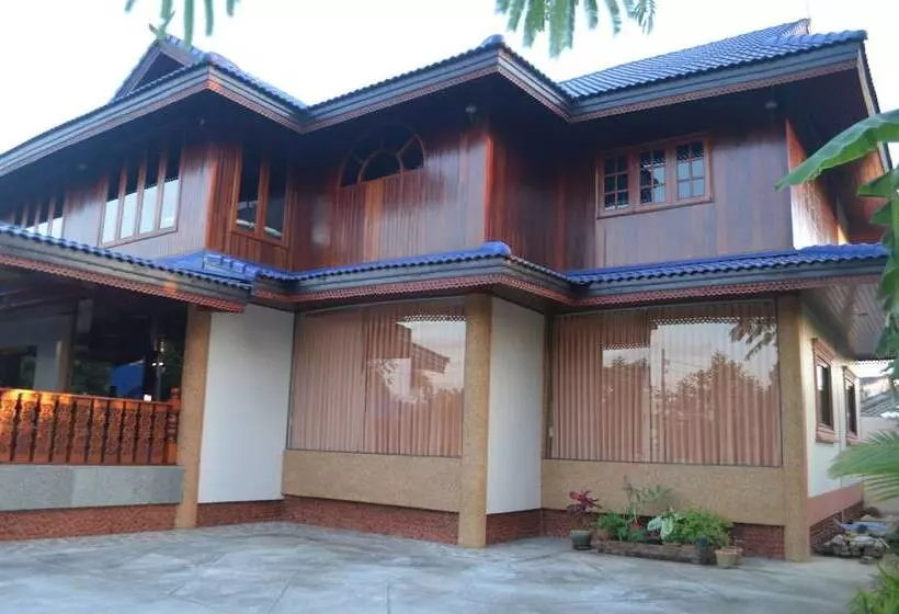 Hotelli Suandarbporn Resort Mae Sot