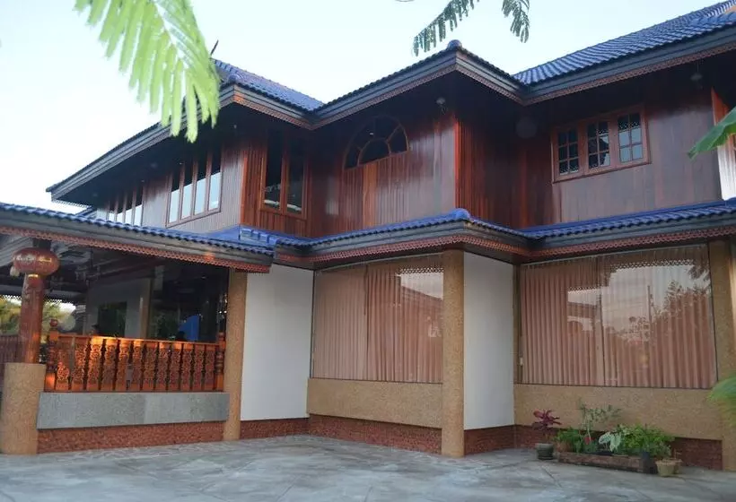 Hotelli Suandarbporn Resort Mae Sot