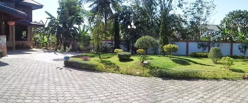 Hotelli Suandarbporn Resort Mae Sot