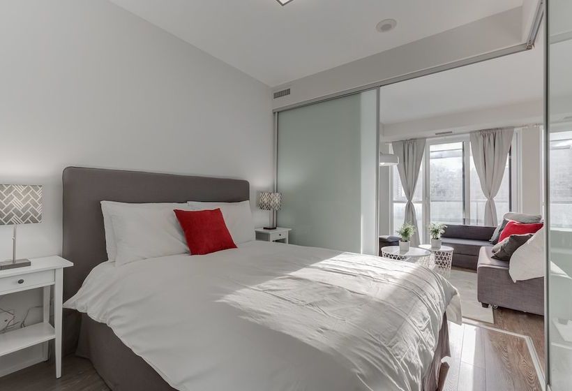 Noel Suites  John And Front St West