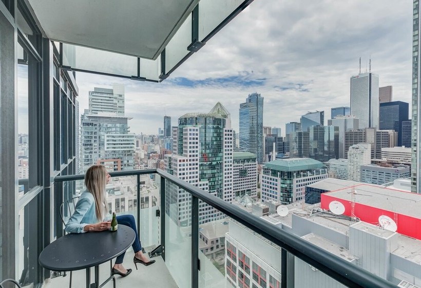 Noel Suites John And Front St West