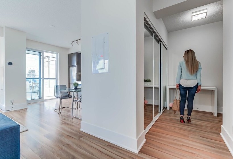 Noel Suites John And Front St West