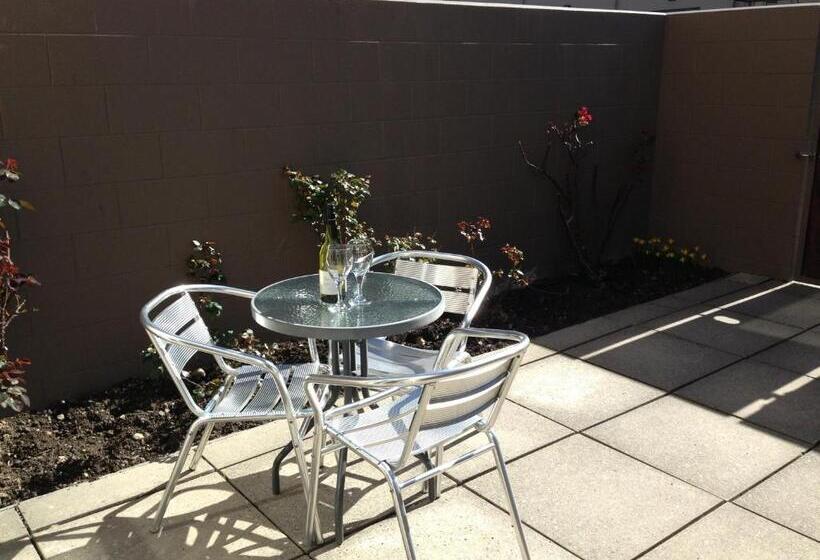 فندق Queenstown Gateway Apartments