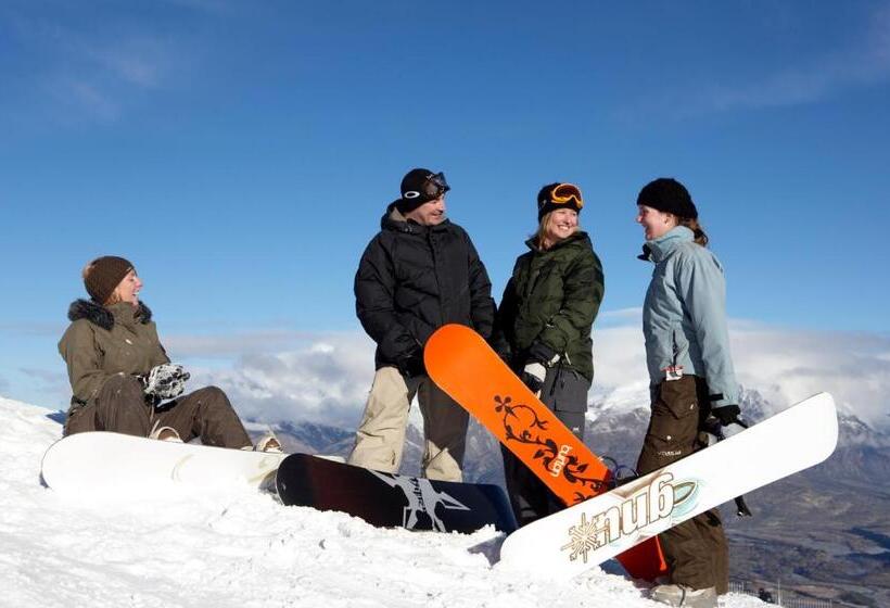 فندق Queenstown Gateway Apartments