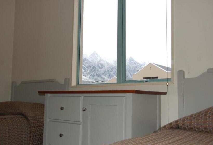 فندق Queenstown Gateway Apartments