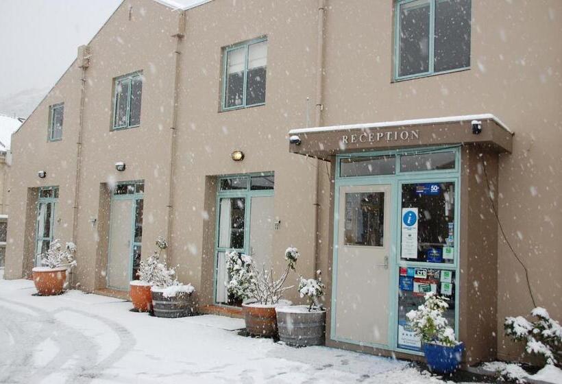 فندق Queenstown Gateway Apartments