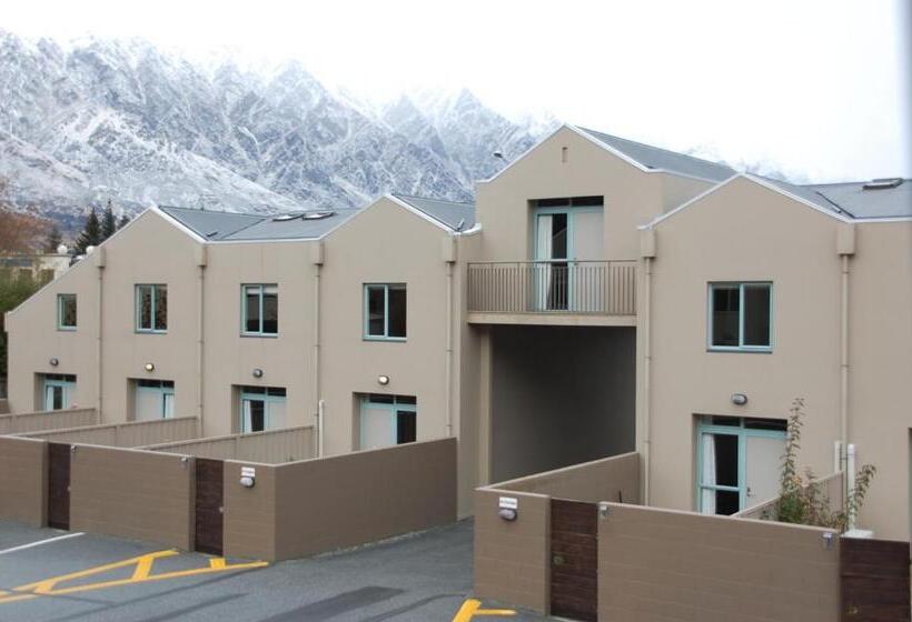 فندق Queenstown Gateway Apartments