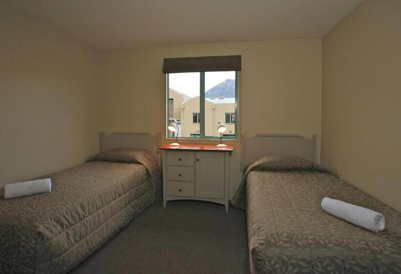 فندق Queenstown Gateway Apartments