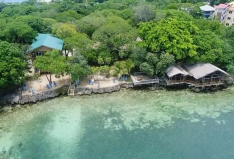 هتل Half Moon Resort