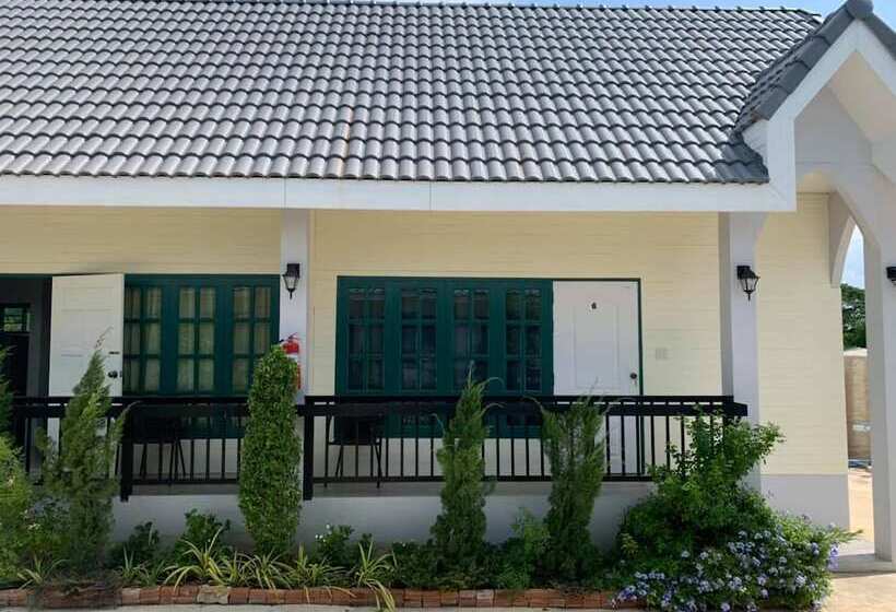 Отель Jirawadee Resort