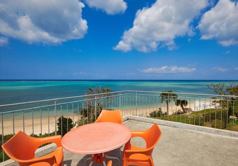 هتل Woodpecker Nakijin