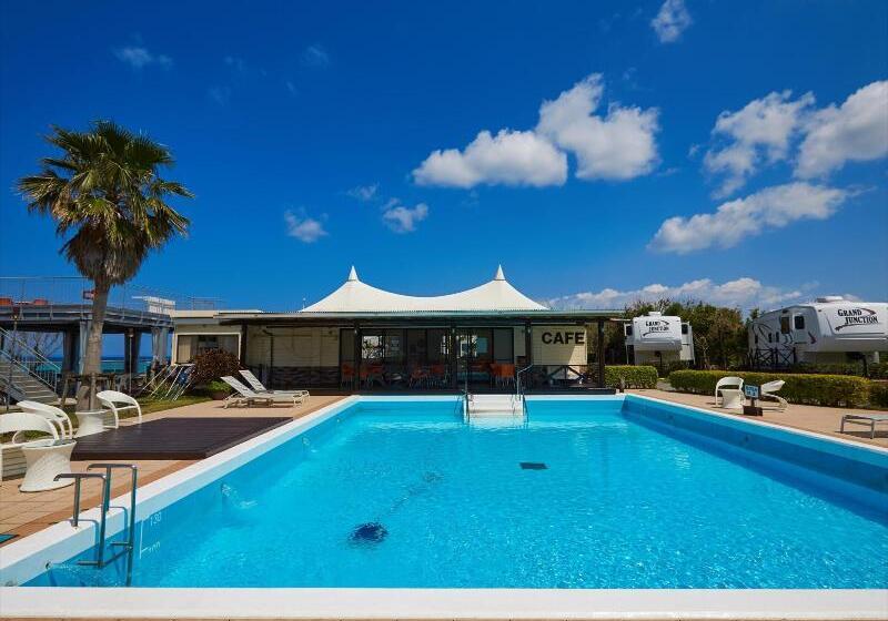 هتل Woodpecker Nakijin