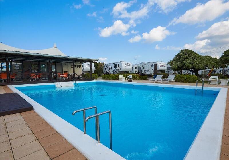 هتل Woodpecker Nakijin