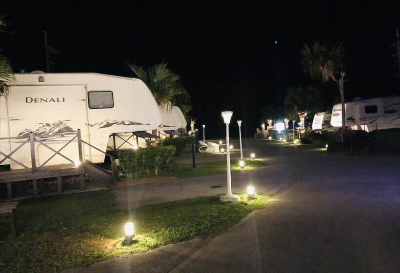 هتل Woodpecker Nakijin