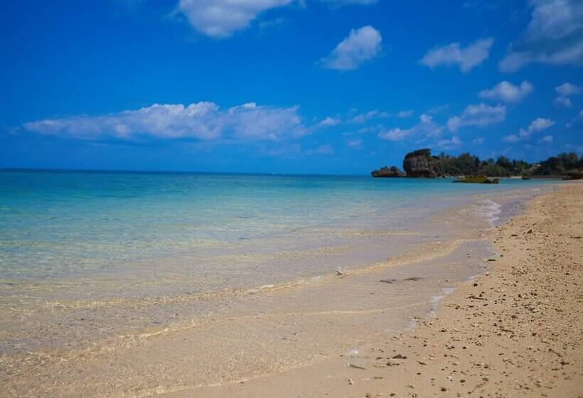 هتل Woodpecker Nakijin