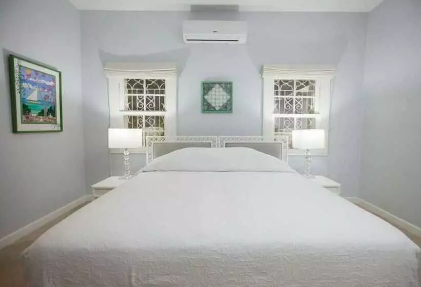 Wag Water Villa, Ocho Rios 3br