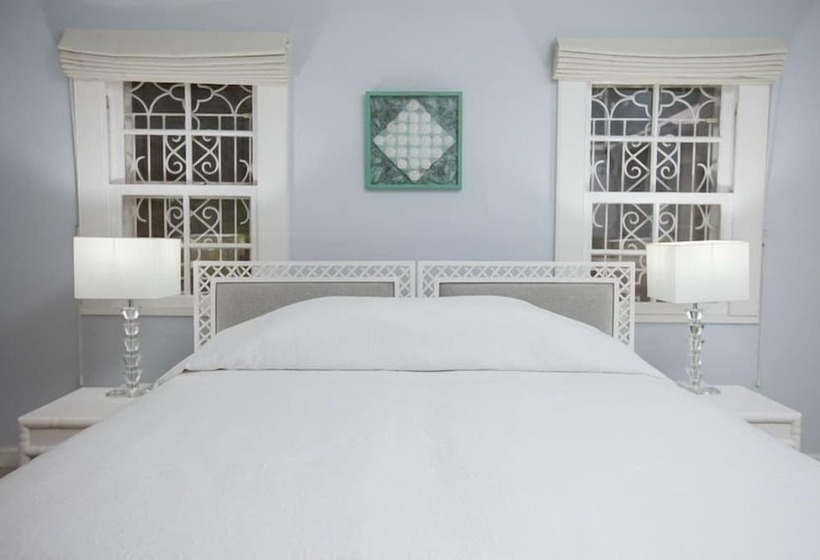 Wag Water Villa, Ocho Rios 3br