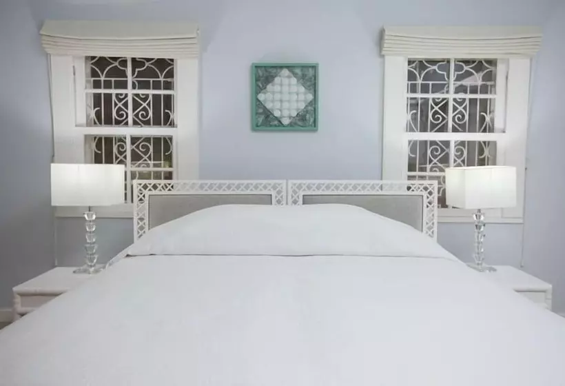 Wag Water Villa, Ocho Rios 3br