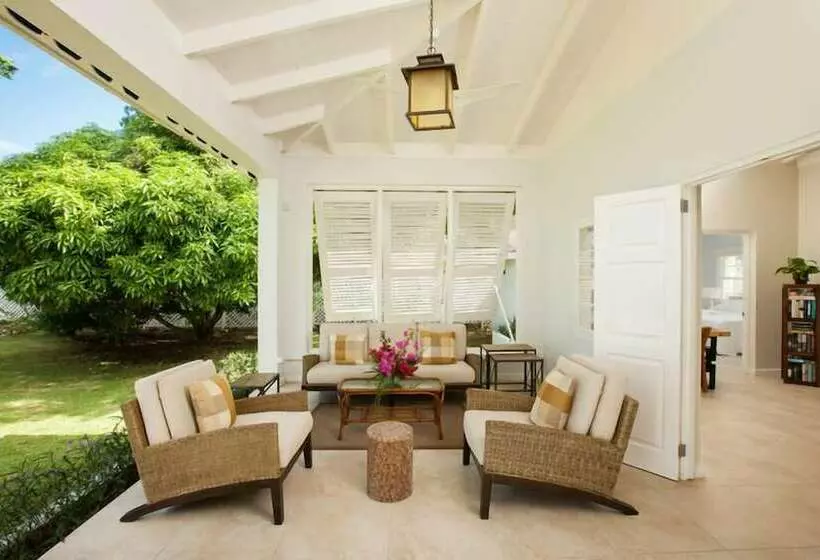 Wag Water Villa, Ocho Rios 3br