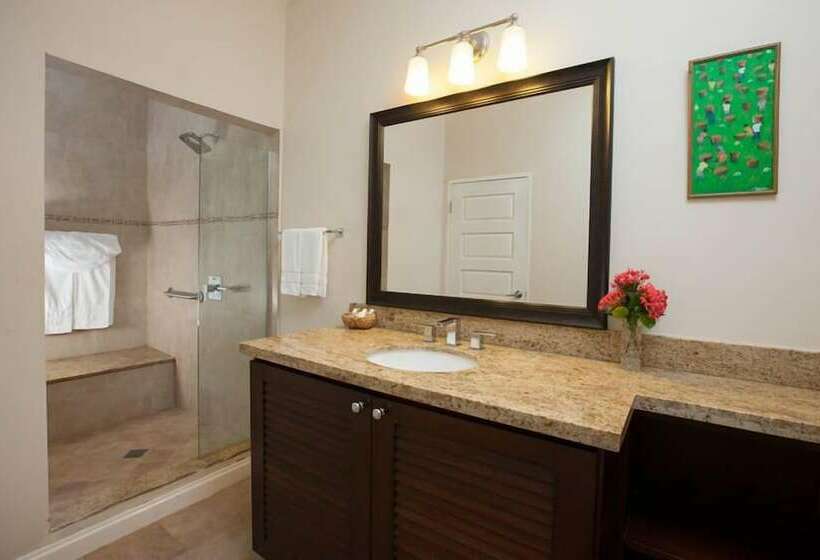 Wag Water Villa, Ocho Rios 3br