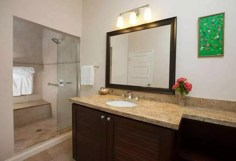 Wag Water Villa, Ocho Rios 3br