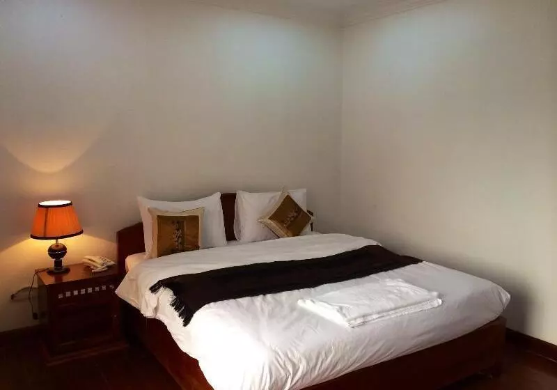 ホテル Emerald Bb Battambang