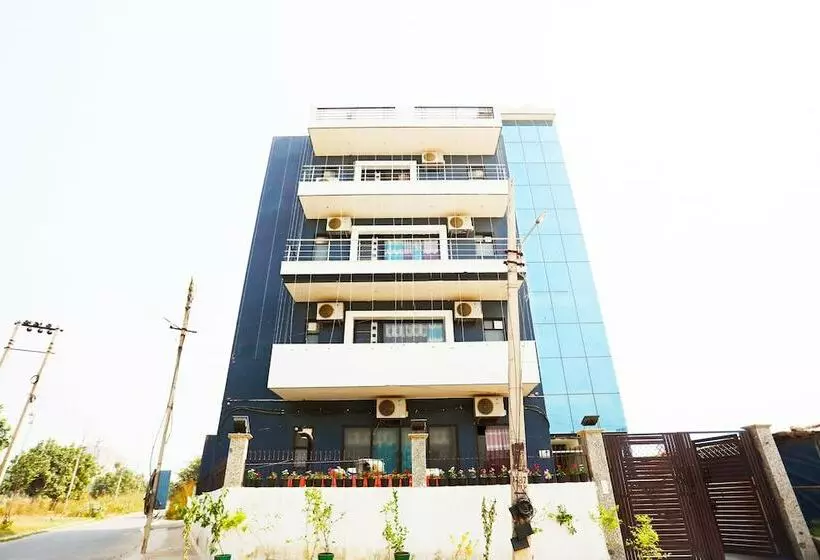 هتل Homestay By Oyo Rooms