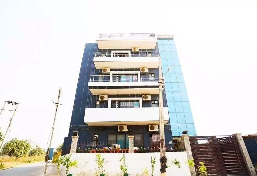 هتل Homestay By Oyo Rooms
