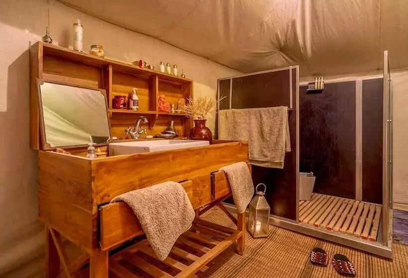 Hotelli Erg Chegaga Daya Camp