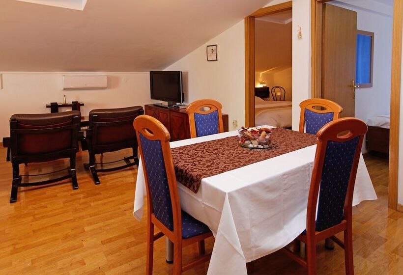 Rose Garden Apartments