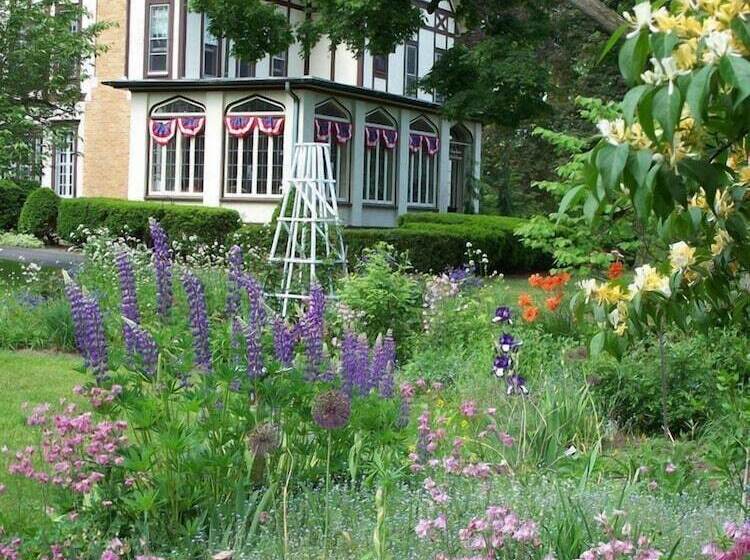 Vintage Gardens Bed & Breakfast